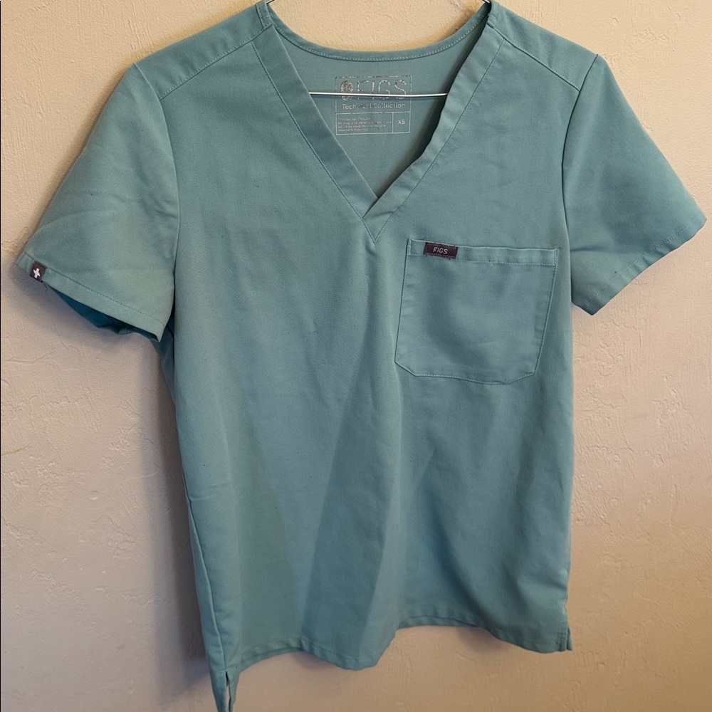 Figs Catarina Women’s Scrub Top in Sea Glass